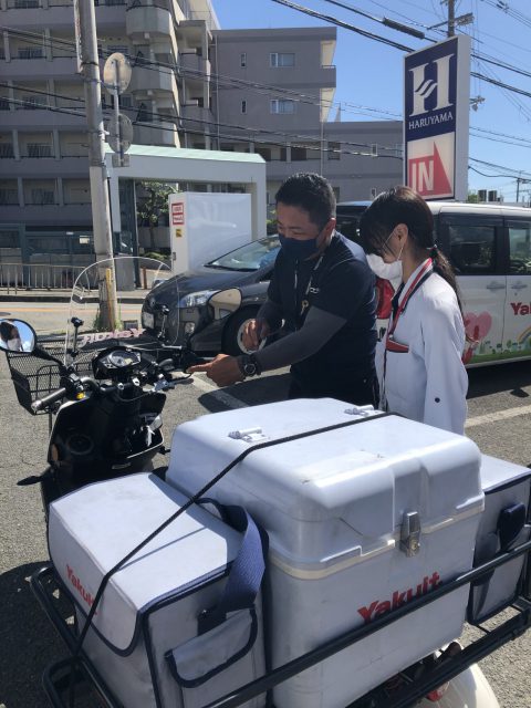 ヤクルトの舞台裏 新しい宅配のお届け車両って 大阪北部ヤクルト販売株式会社